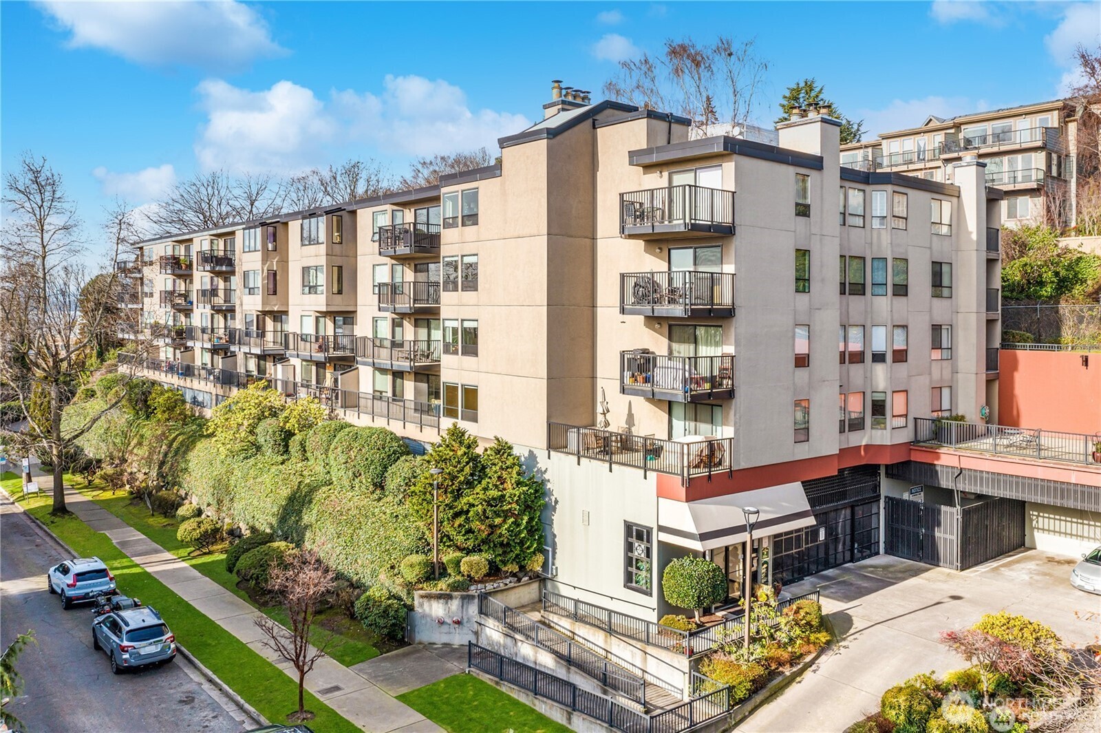 500 W Roy Street 102