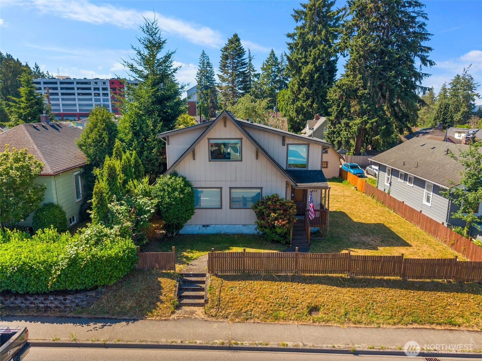 1907 Burwell Street Property Photo 1