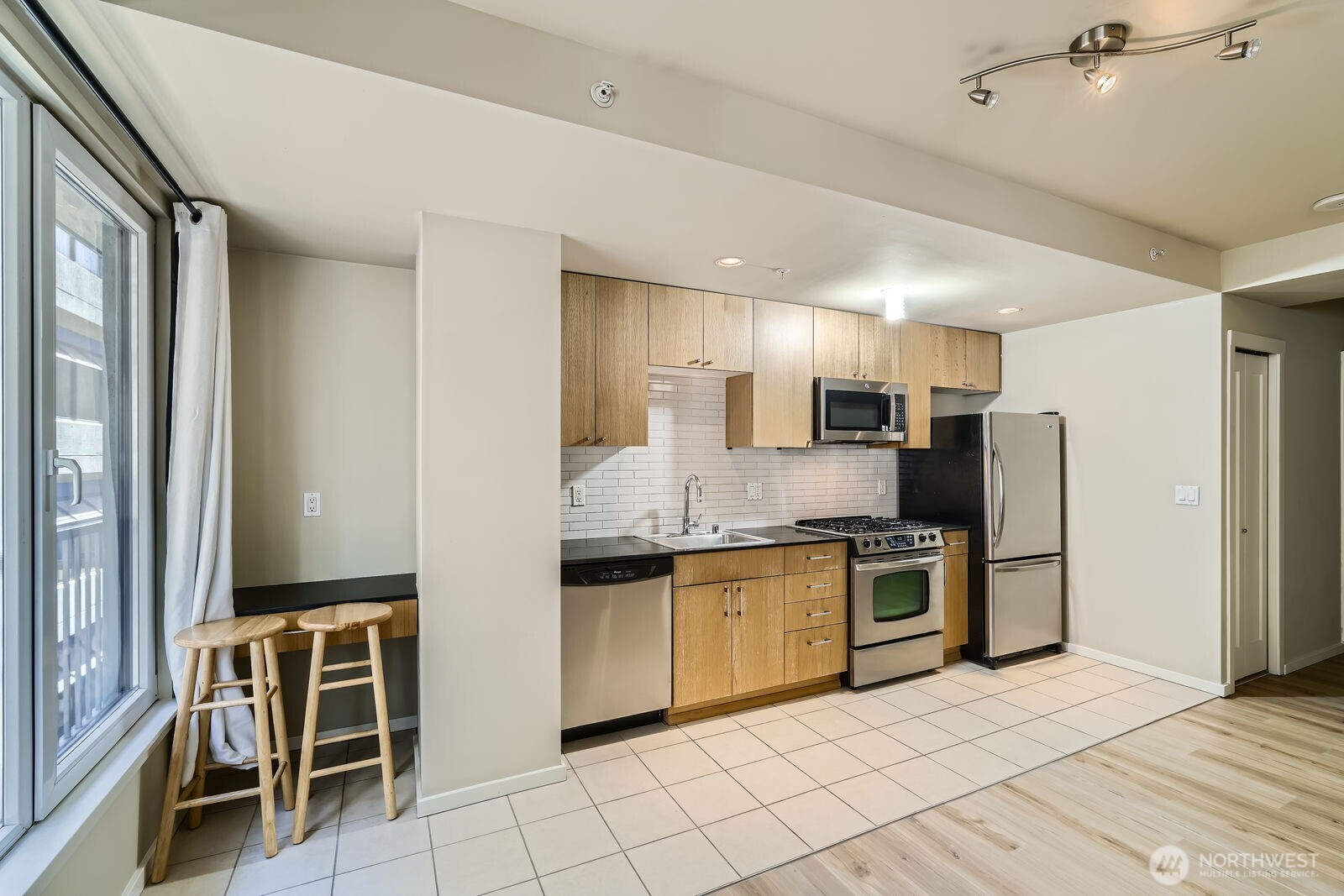 76 Cedar Street 806 Property Photo 5