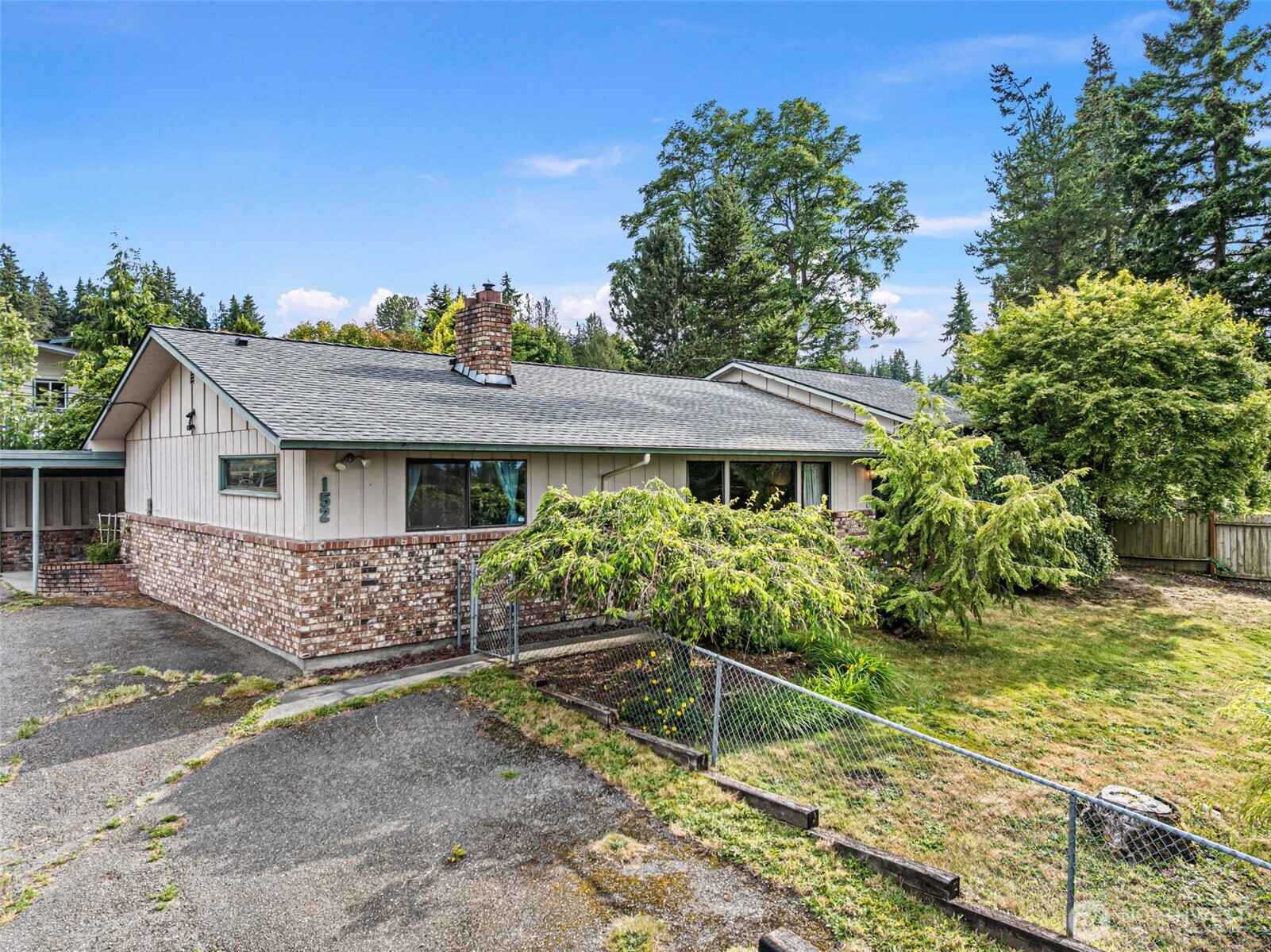 152 E Park Lane Property Photo 1
