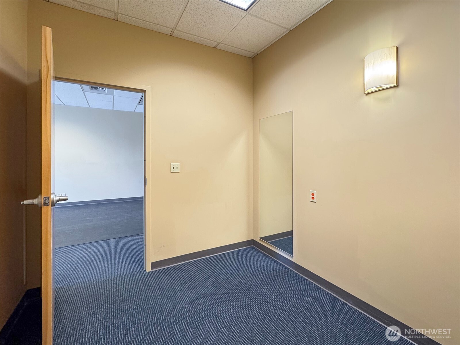1400 W Washington Street 102 Property Photo 16