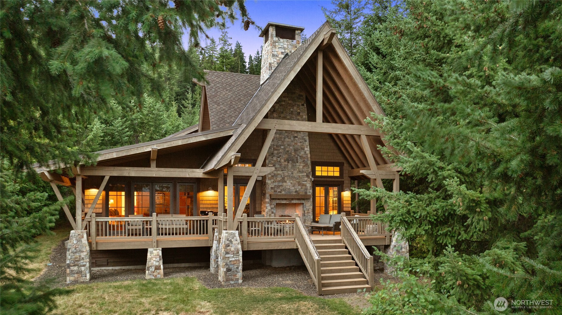 80 Queens Loop Property Photo 3