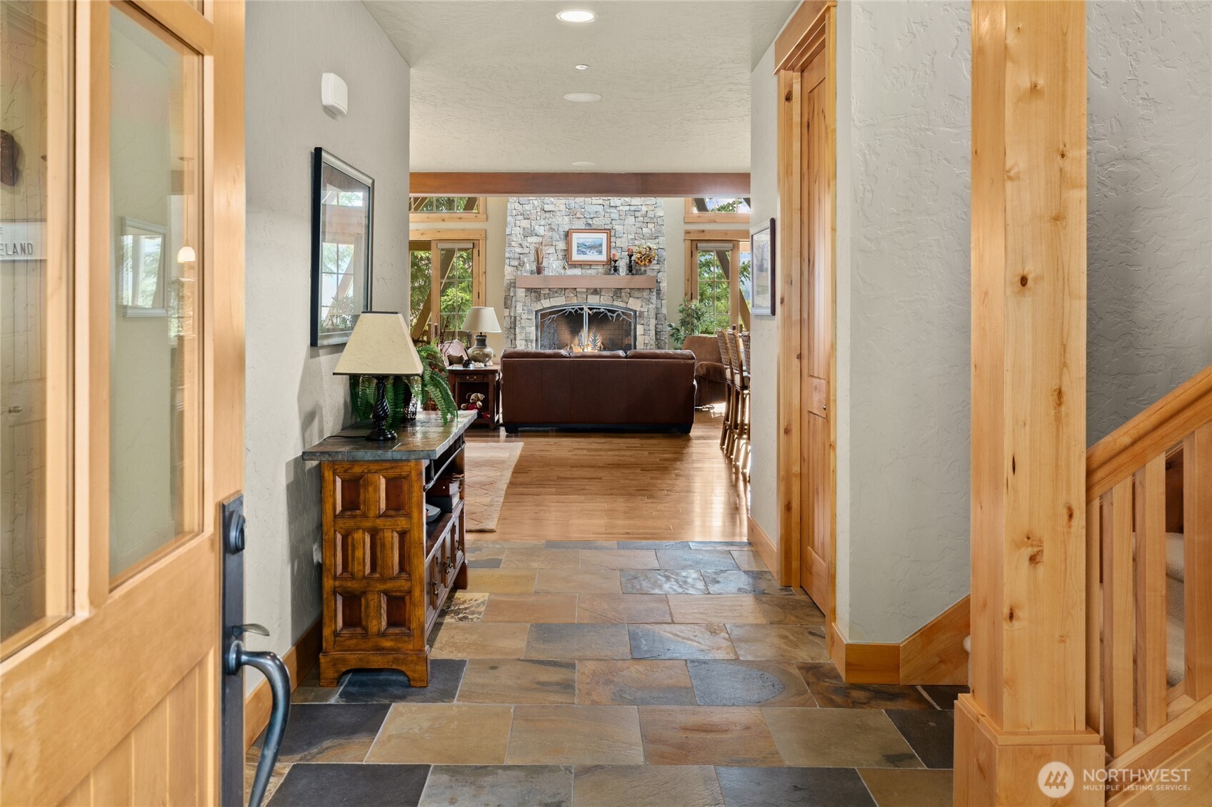 80 Queens Loop Property Photo 4