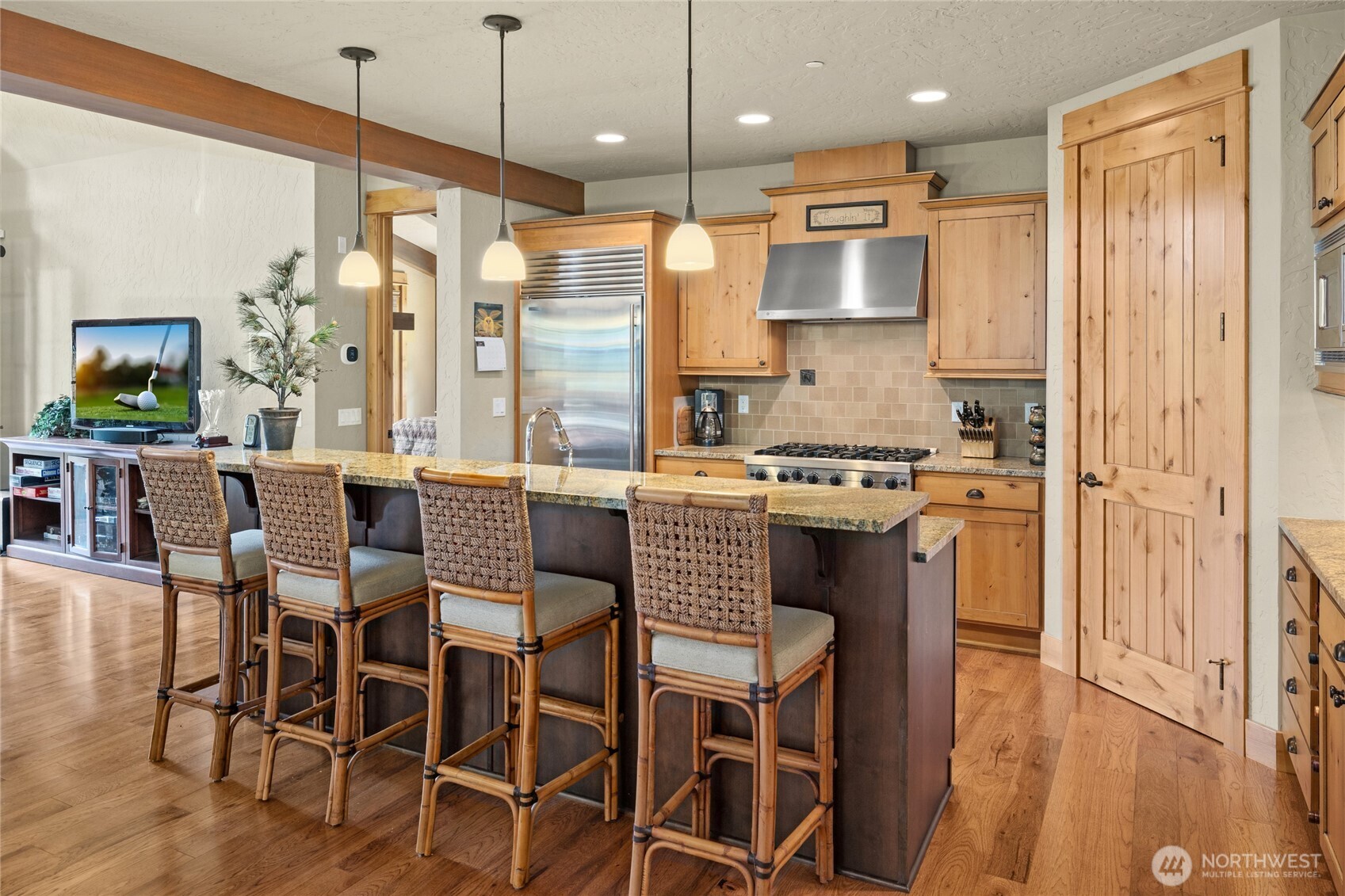 80 Queens Loop Property Photo 6