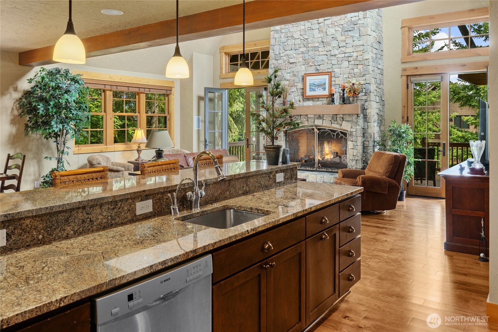 80 Queens Loop Property Photo 8