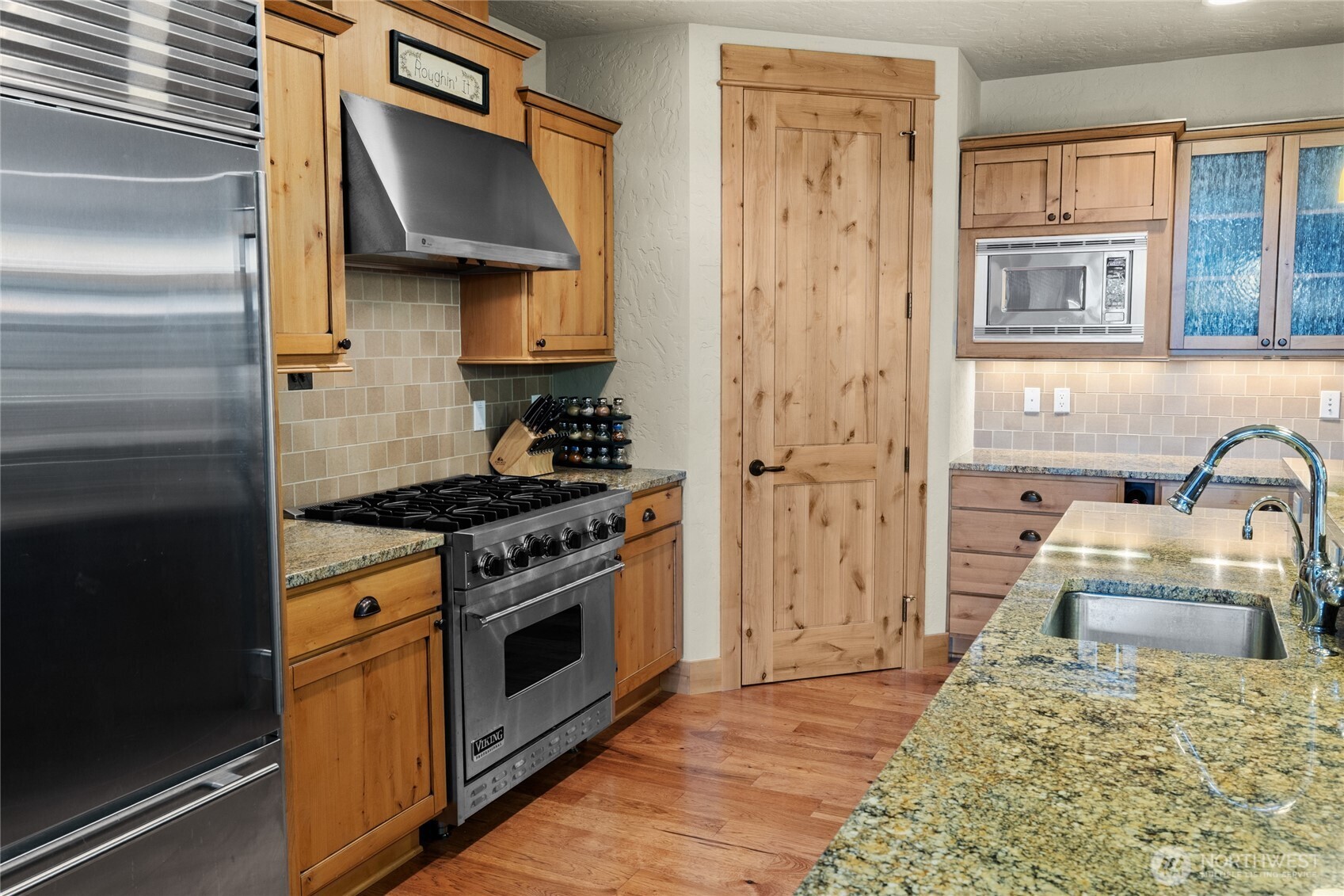 80 Queens Loop Property Photo 10