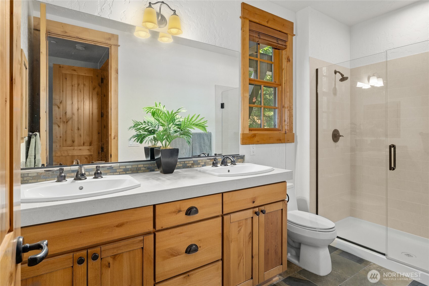 80 Queens Loop Property Photo 23