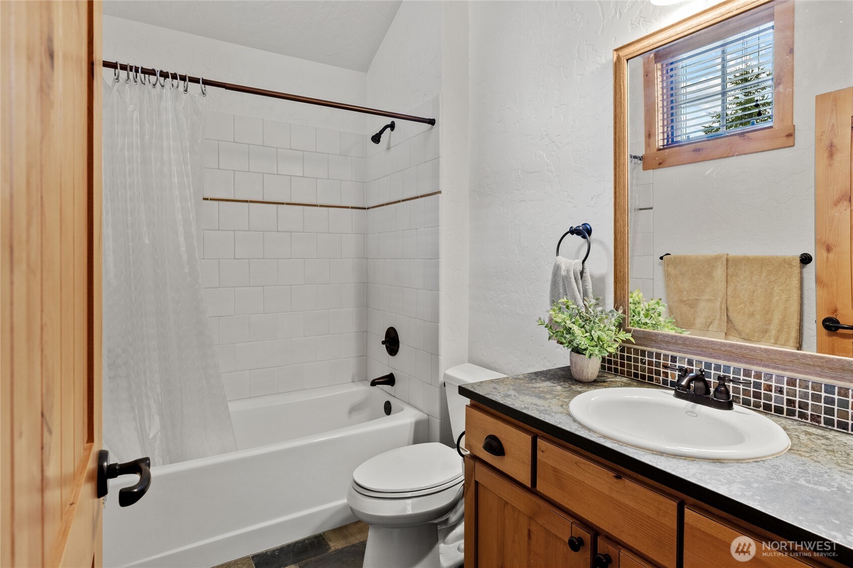 80 Queens Loop Property Photo 30