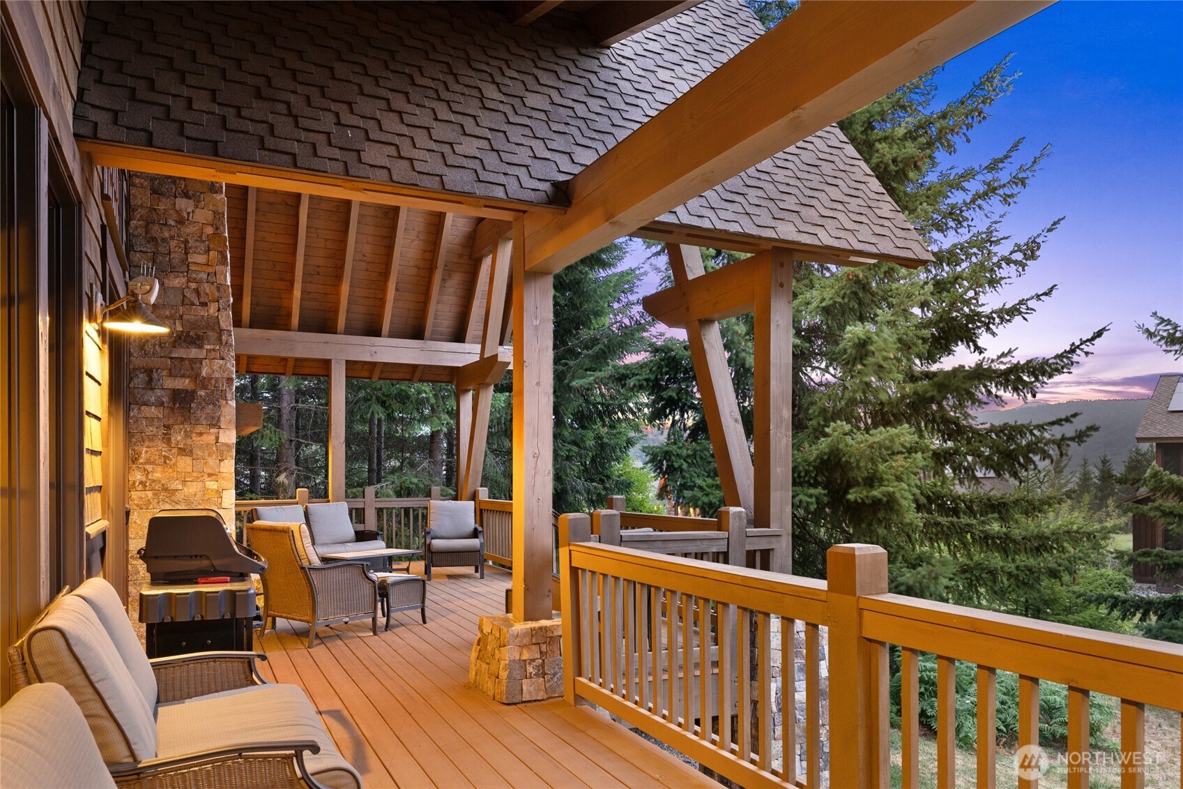 80 Queens Loop Property Photo 35