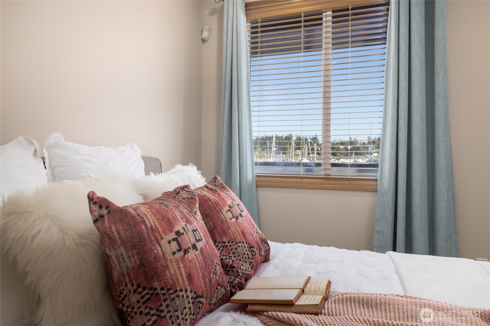 2401 Skyline Way 203e Property Photo 13