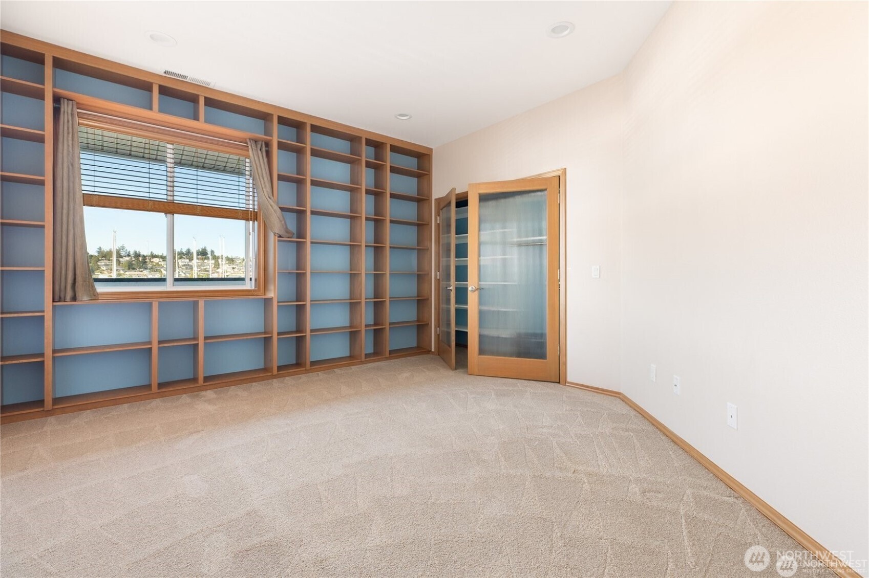 2401 Skyline Way 203e Property Photo 15