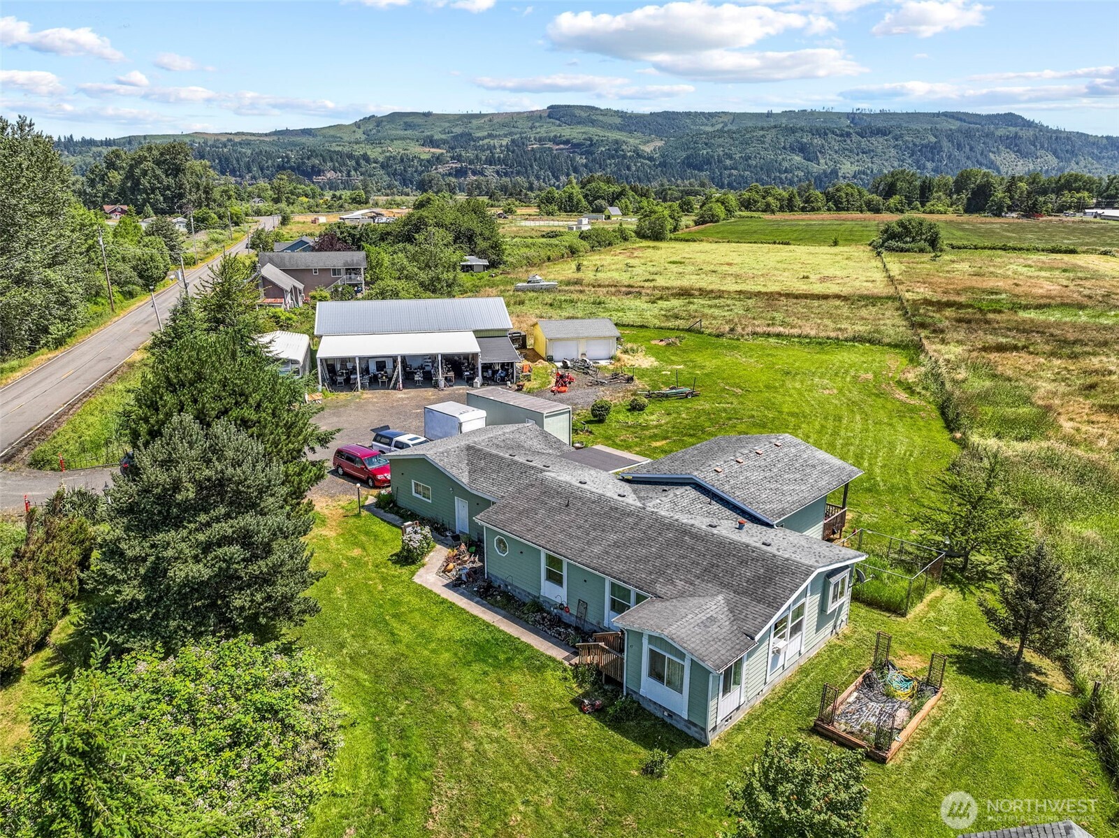 47 Schoolhouse Road Property Photo 1