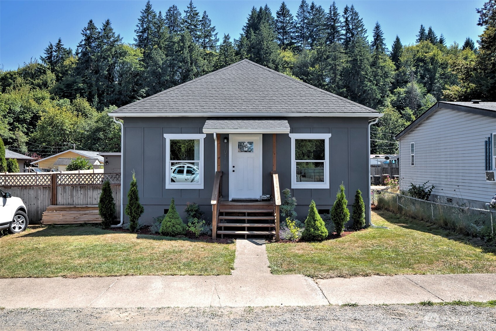 1011 W Cota Street Property Photo 1