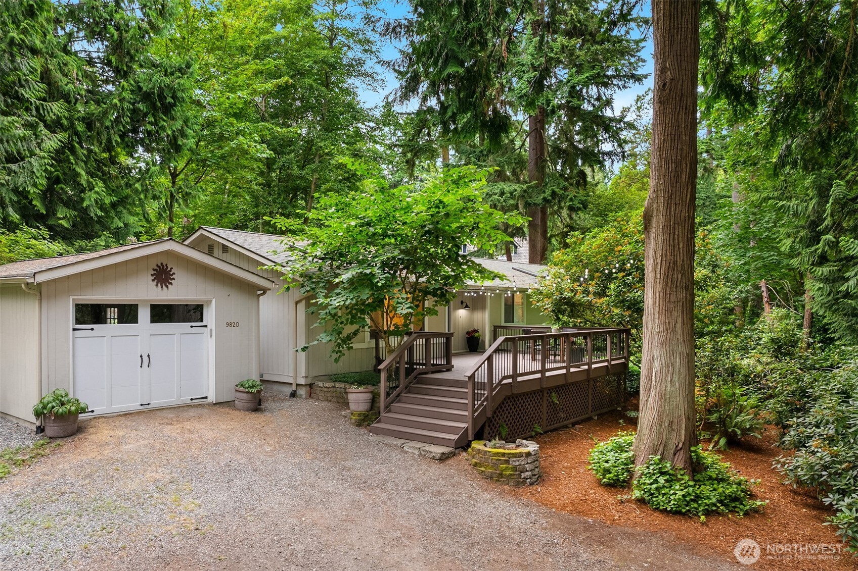9820 Ne Beach Crest Drive Property Photo 1