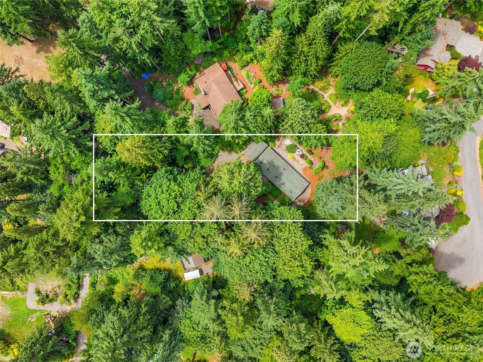 9820 Ne Beach Crest Drive Property Photo 4