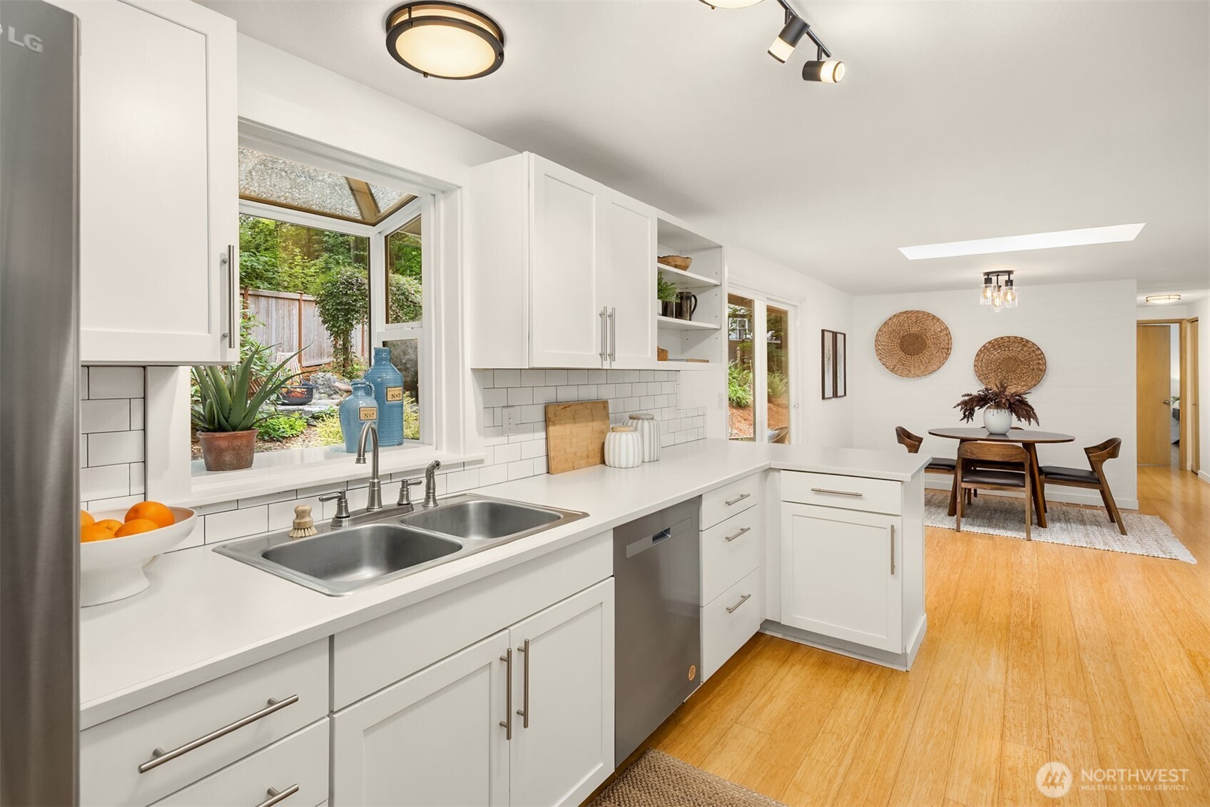 9820 Ne Beach Crest Drive Property Photo 10