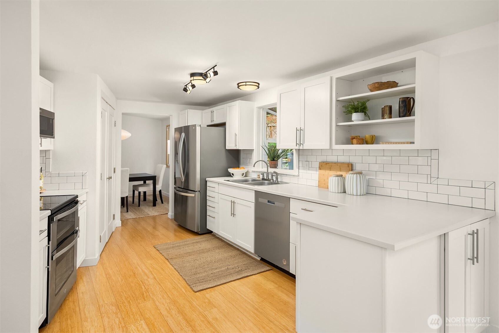 9820 Ne Beach Crest Drive Property Photo 12