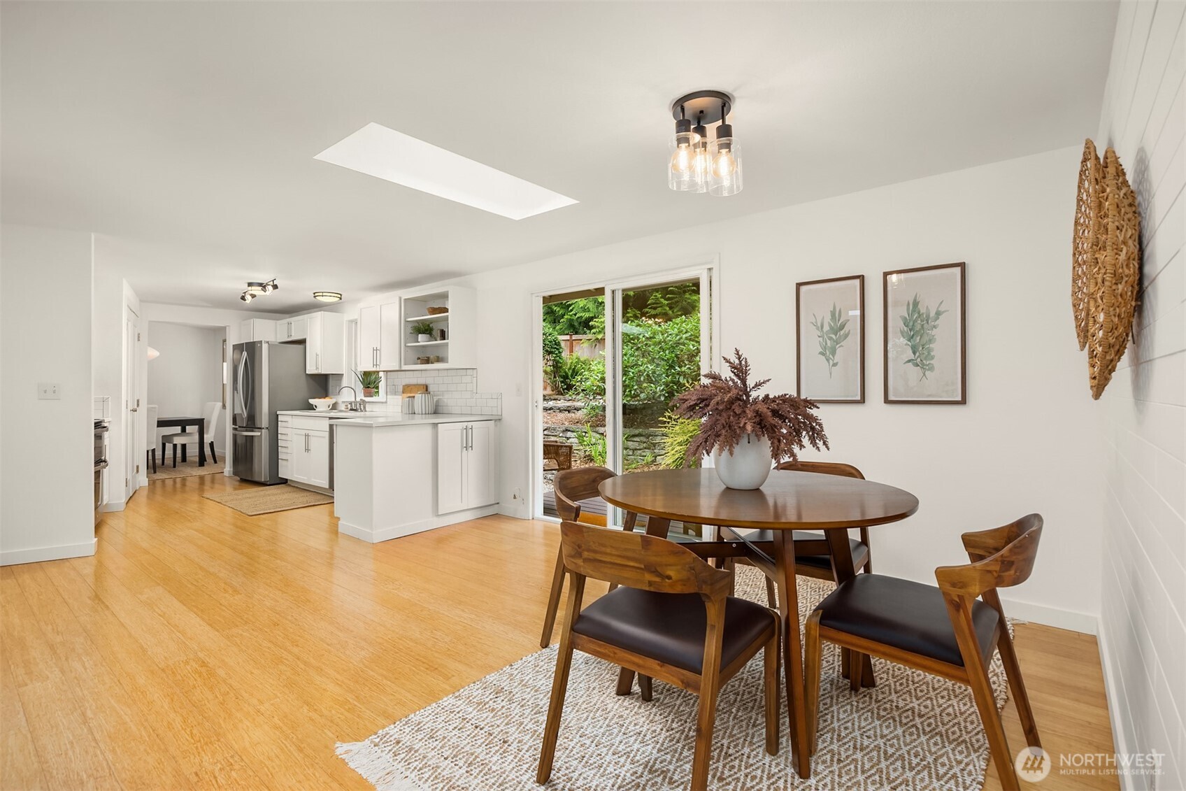 9820 Ne Beach Crest Drive Property Photo 14