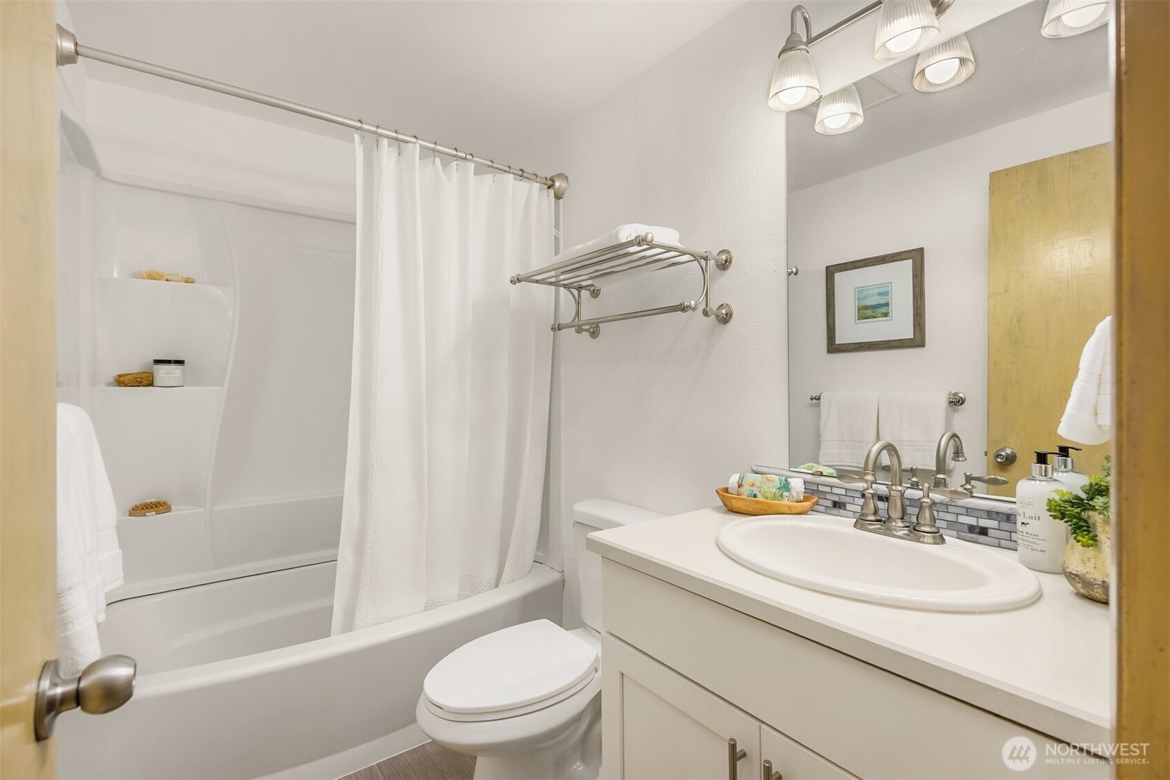 9820 Ne Beach Crest Drive Property Photo 18