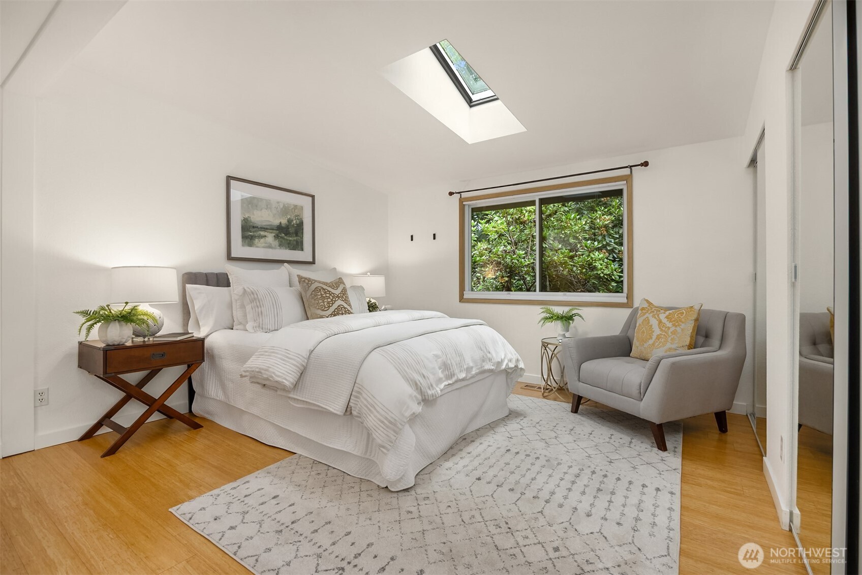 9820 Ne Beach Crest Drive Property Photo 20