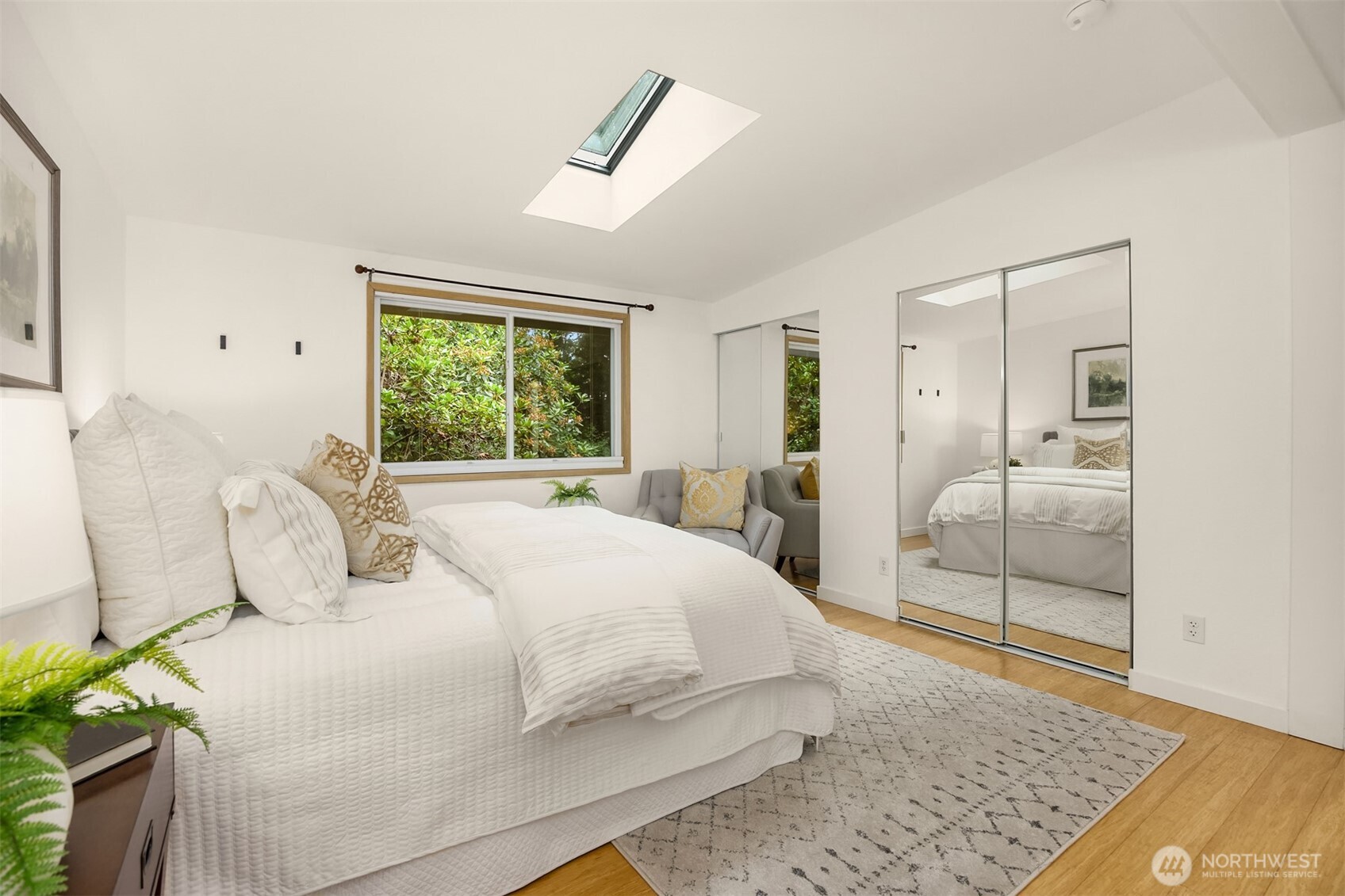 9820 Ne Beach Crest Drive Property Photo 21