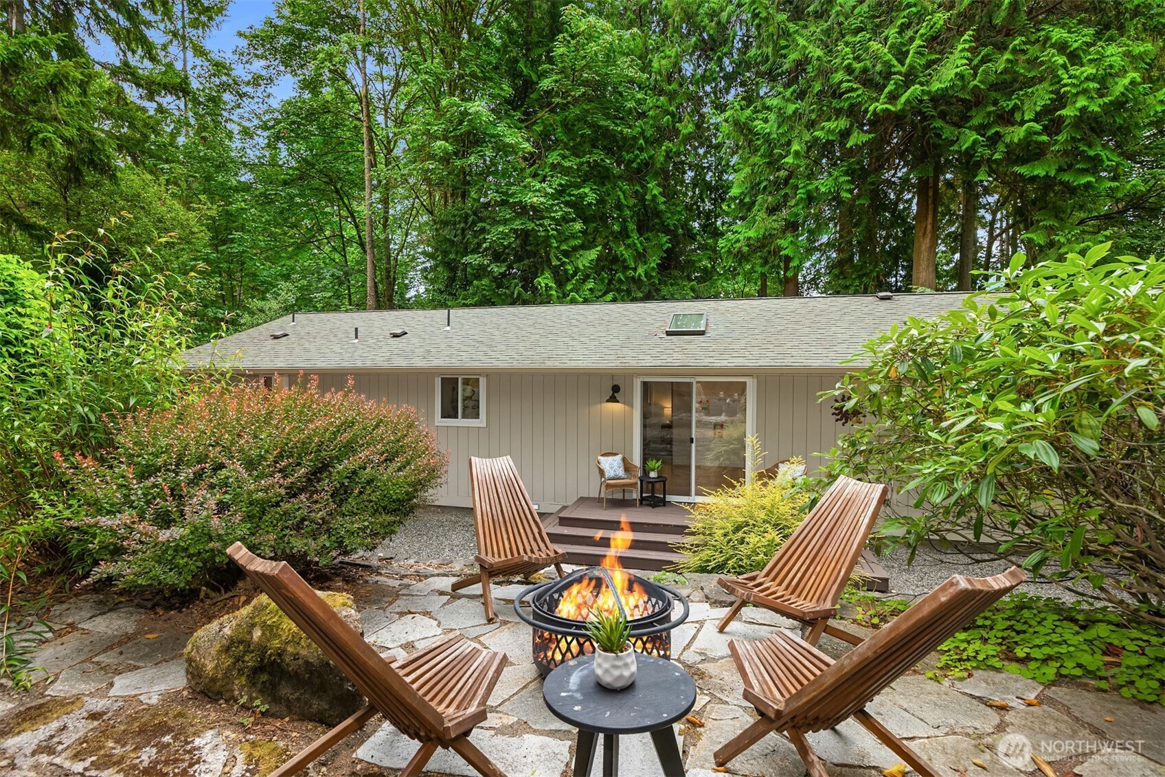 9820 Ne Beach Crest Drive Property Photo 27