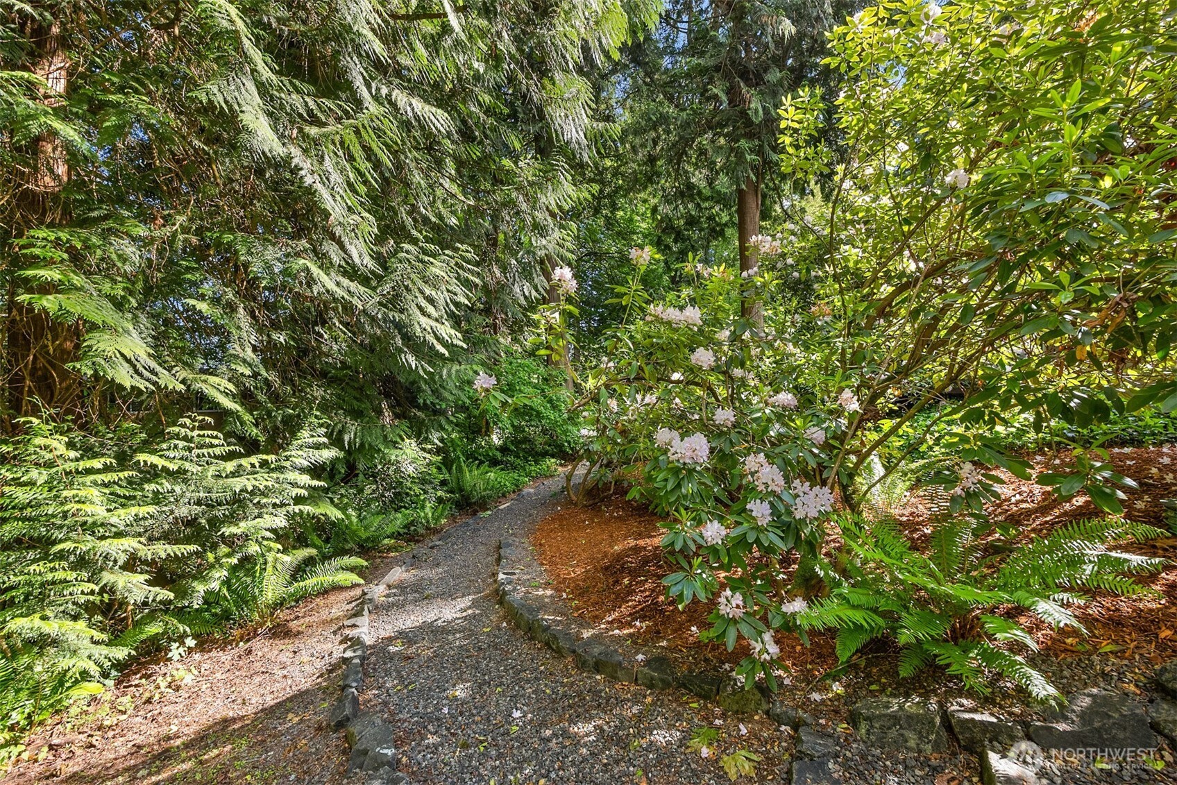 9820 Ne Beach Crest Drive Property Photo 28