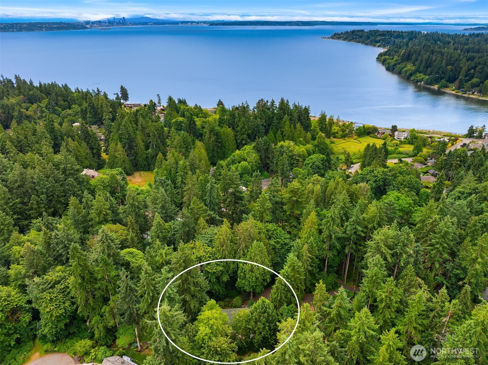 9820 Ne Beach Crest Drive Property Photo 31