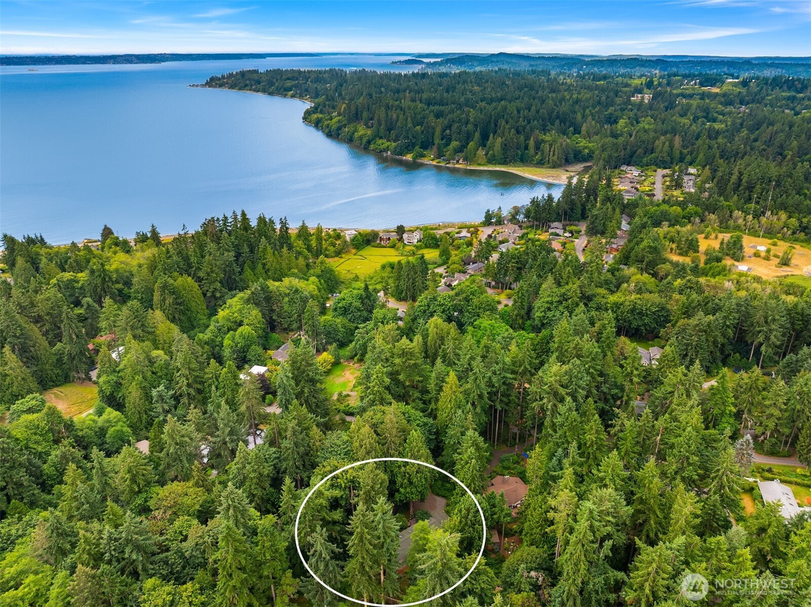 9820 Ne Beach Crest Drive Property Photo 32