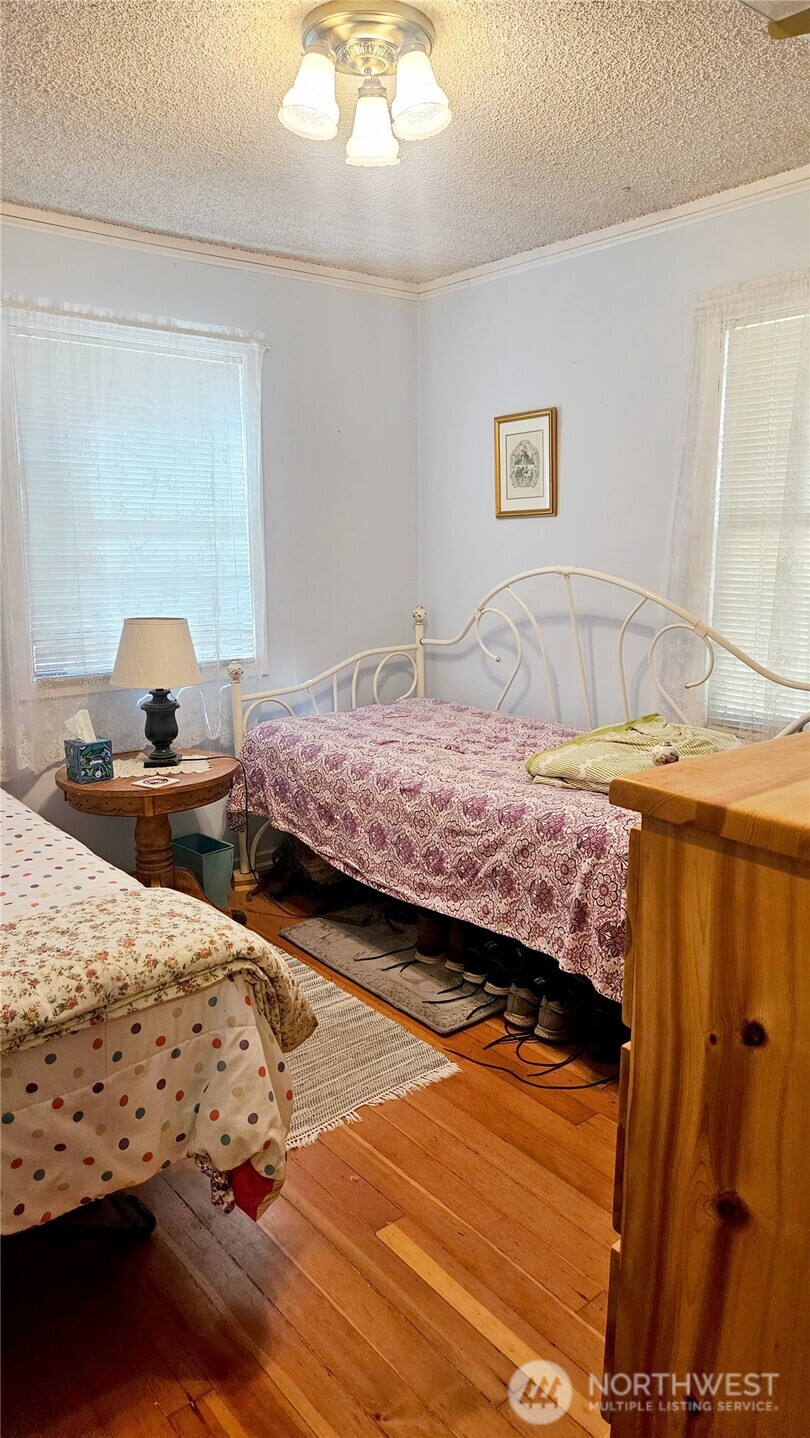 17017 10th Avenue Property Photo 7