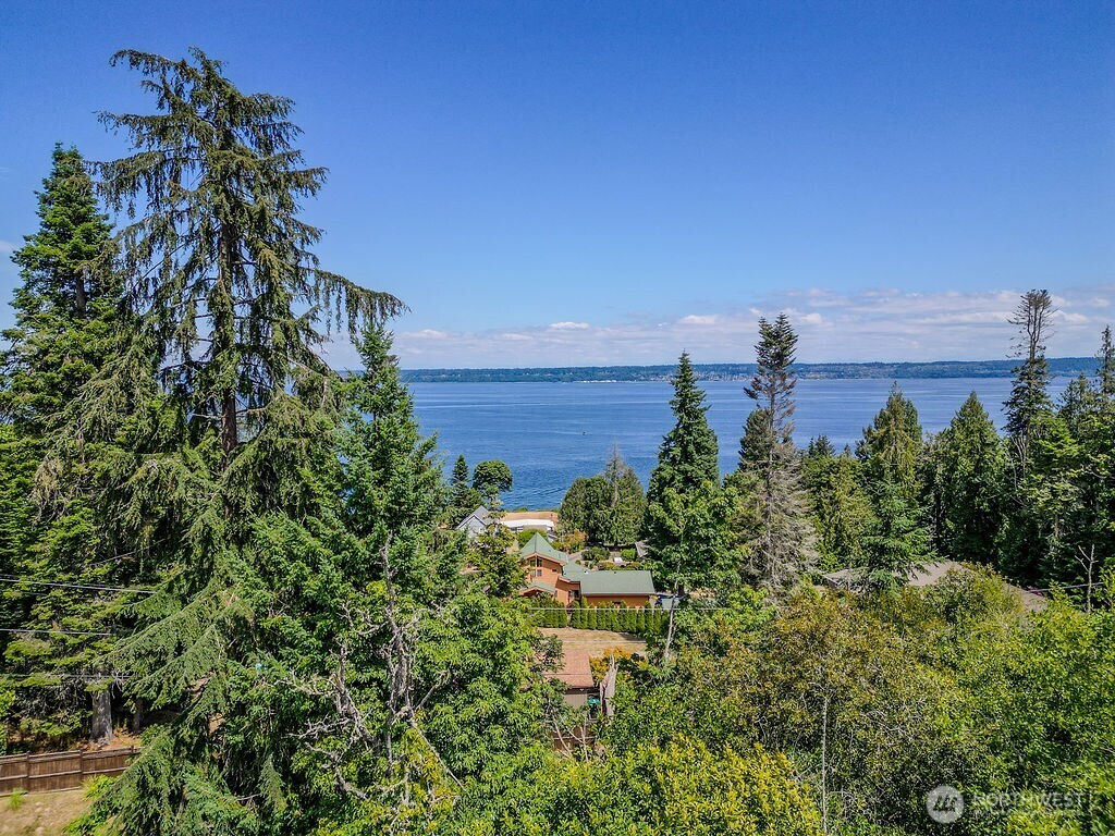 23065 Jefferson Point Road Property Photo 1