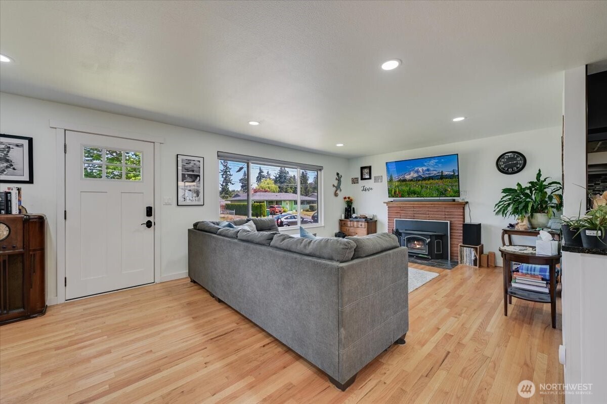 701 Mountain View Drive Property Photo 3