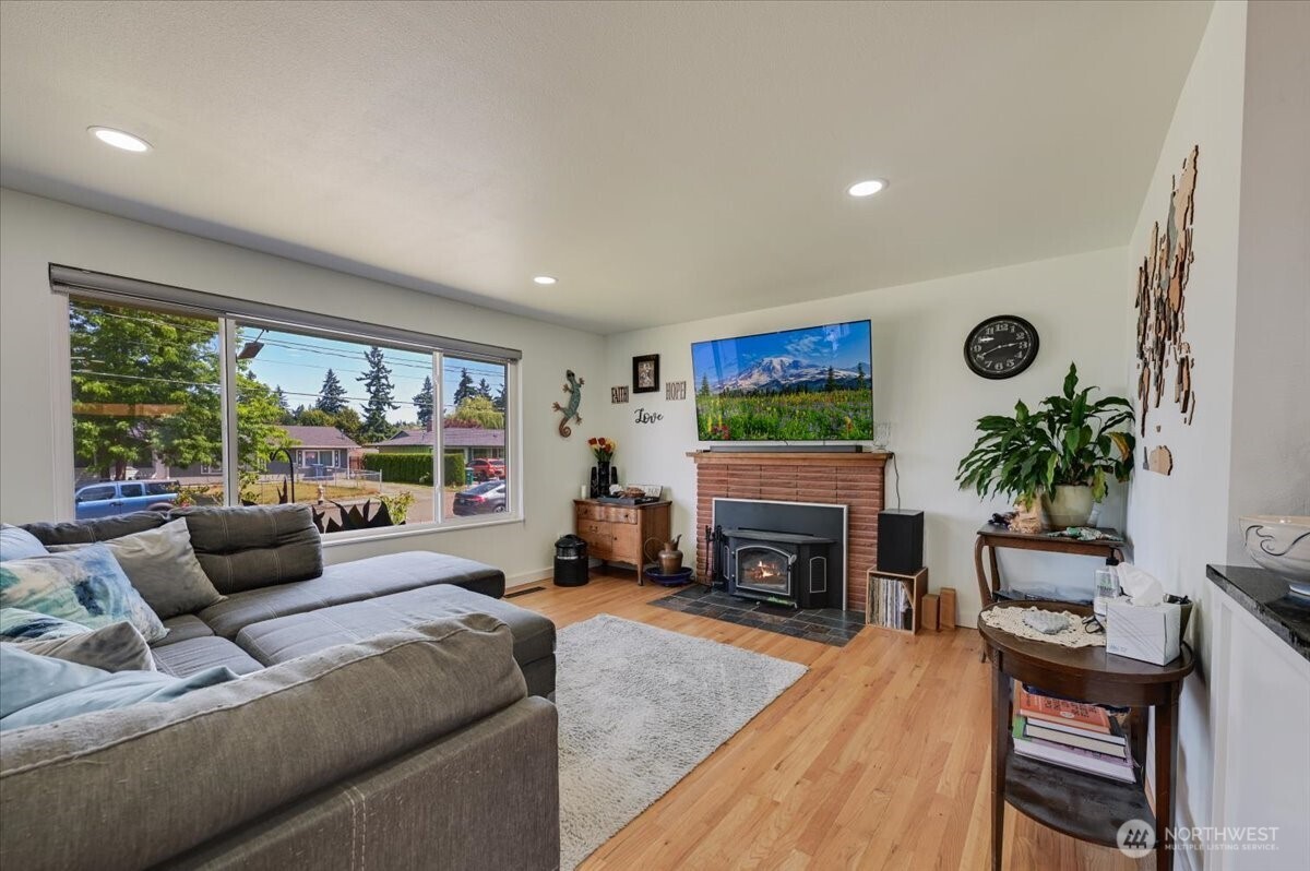 701 Mountain View Drive Property Photo 4