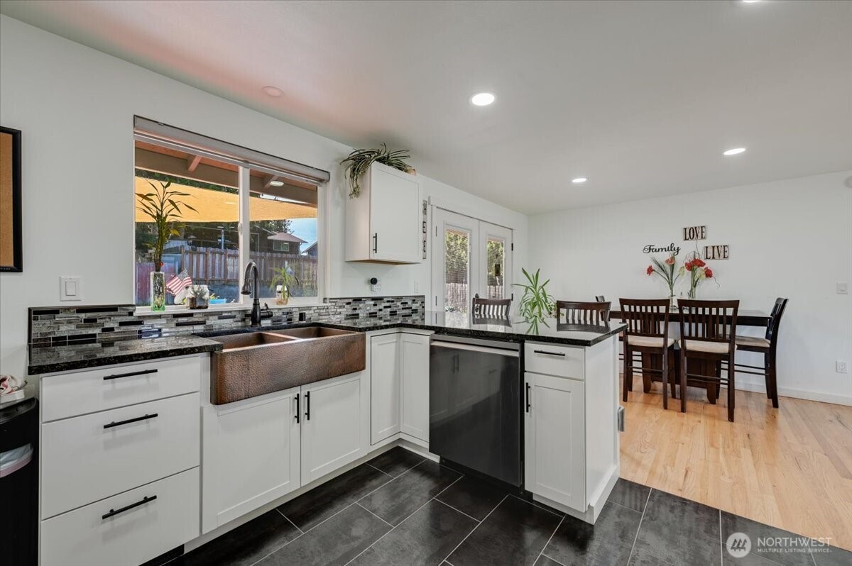 701 Mountain View Drive Property Photo 9