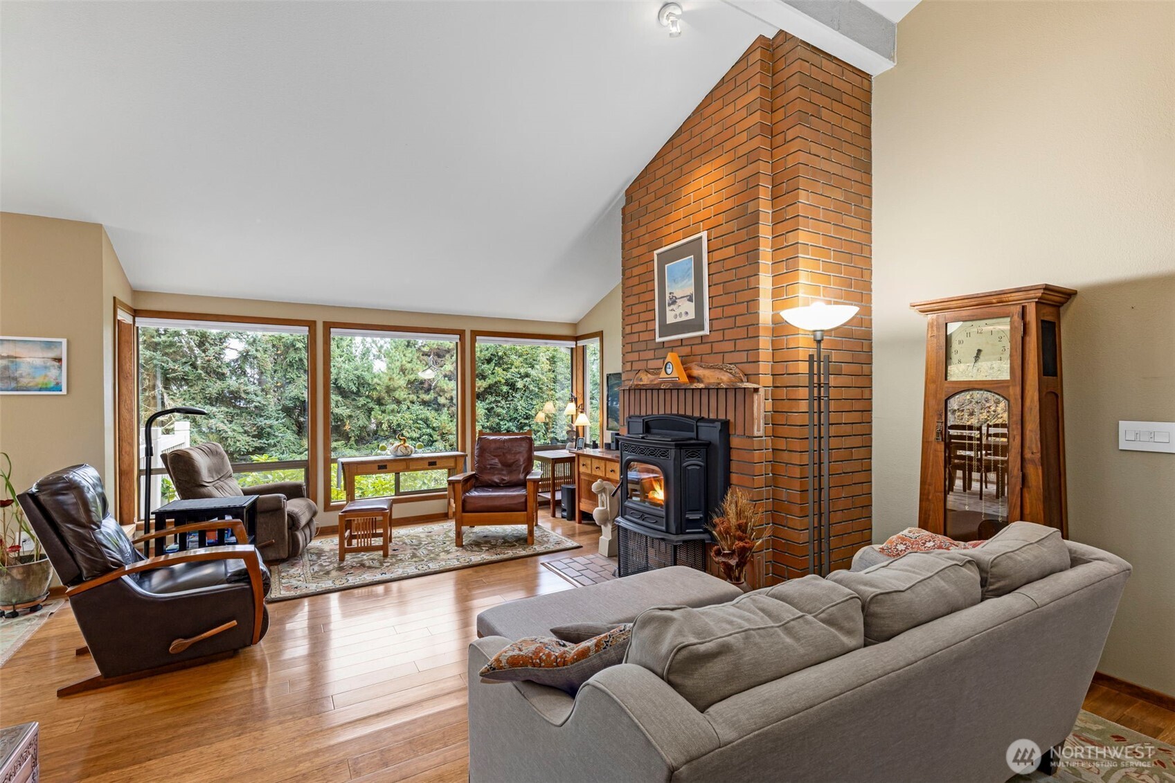 190 Bluffs Dr 1 Property Photo 4