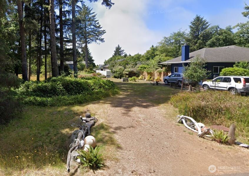 657 Sollecks Avenue Property Photo 2