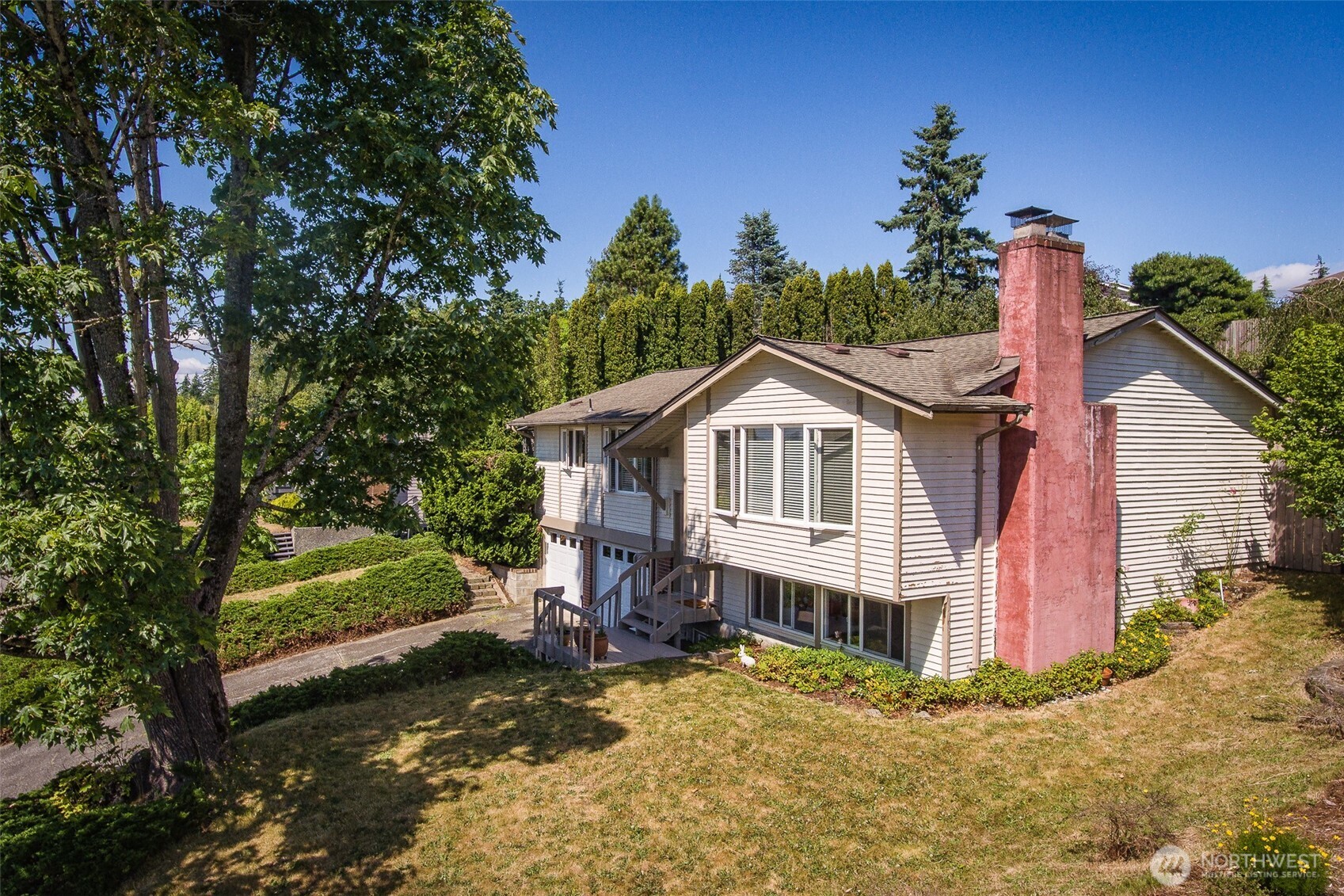 2120 Niagara Drive Property Photo 1