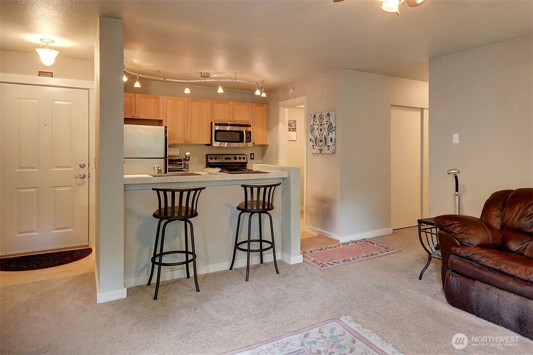 9805 Avondale Road T254 Property Photo 2