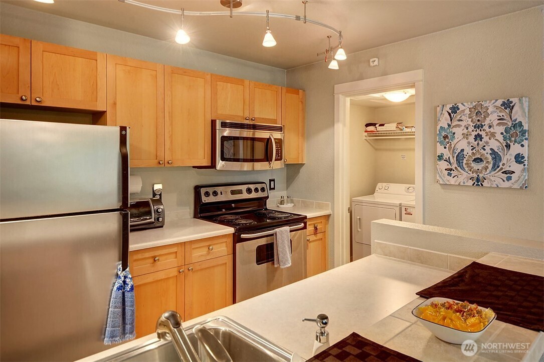 9805 Avondale Road T254 Property Photo 5