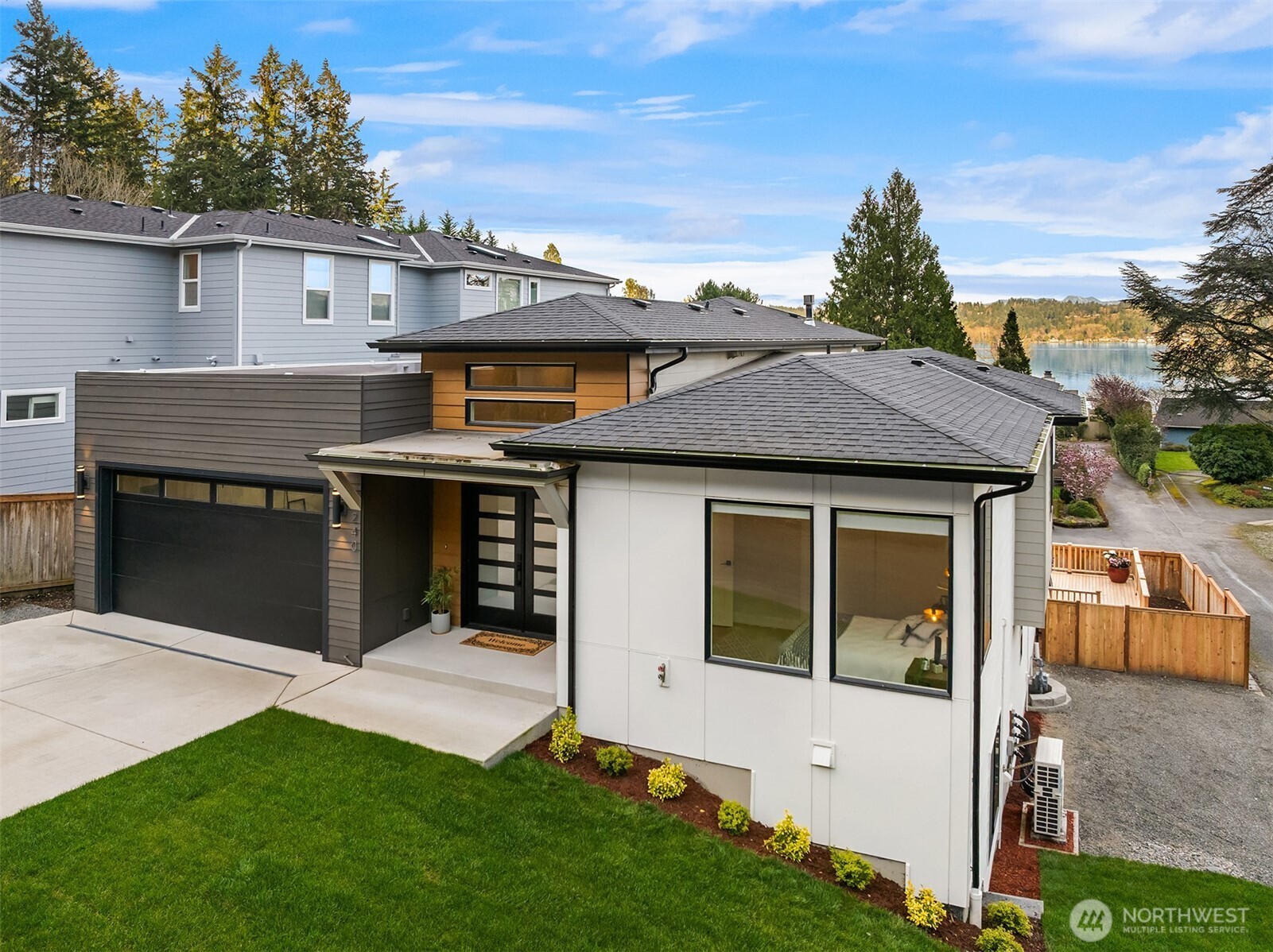 240 W Lake Sammamish Parkway Property Photo 1