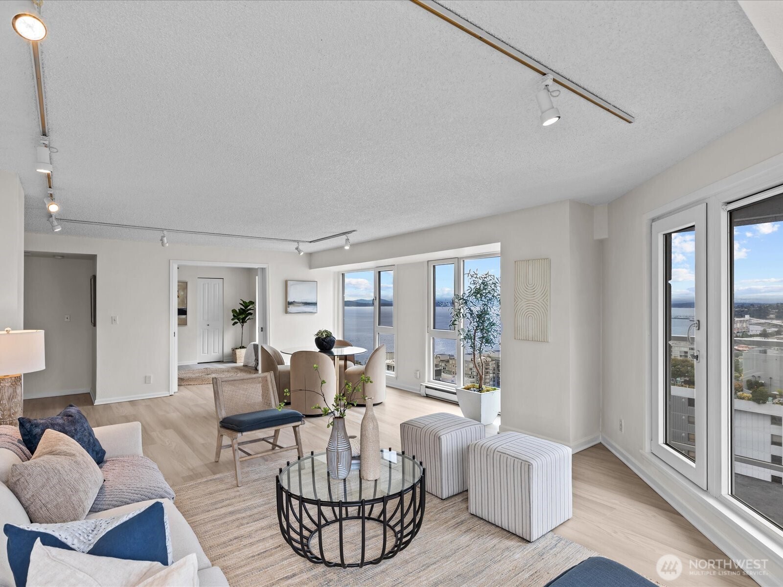 121 Vine Street 2405 Property Photo 1