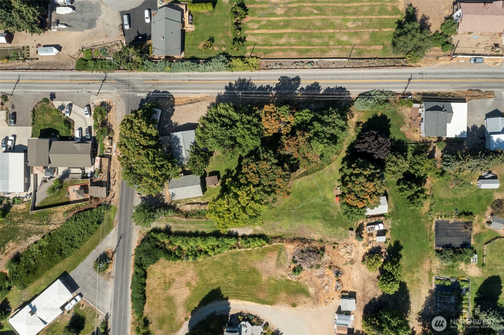 2301 Nw Cascade Avenue Property Photo 1