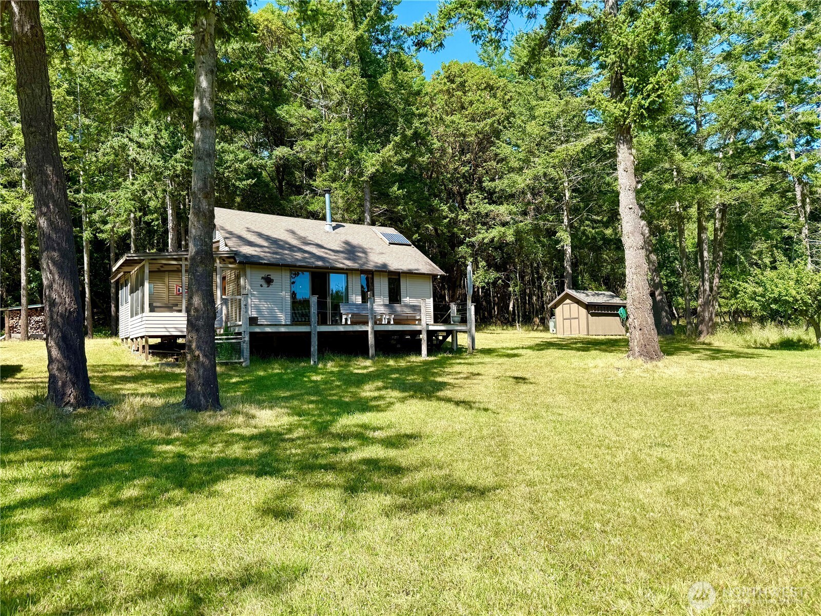 108 N Airport Way Property Photo 1