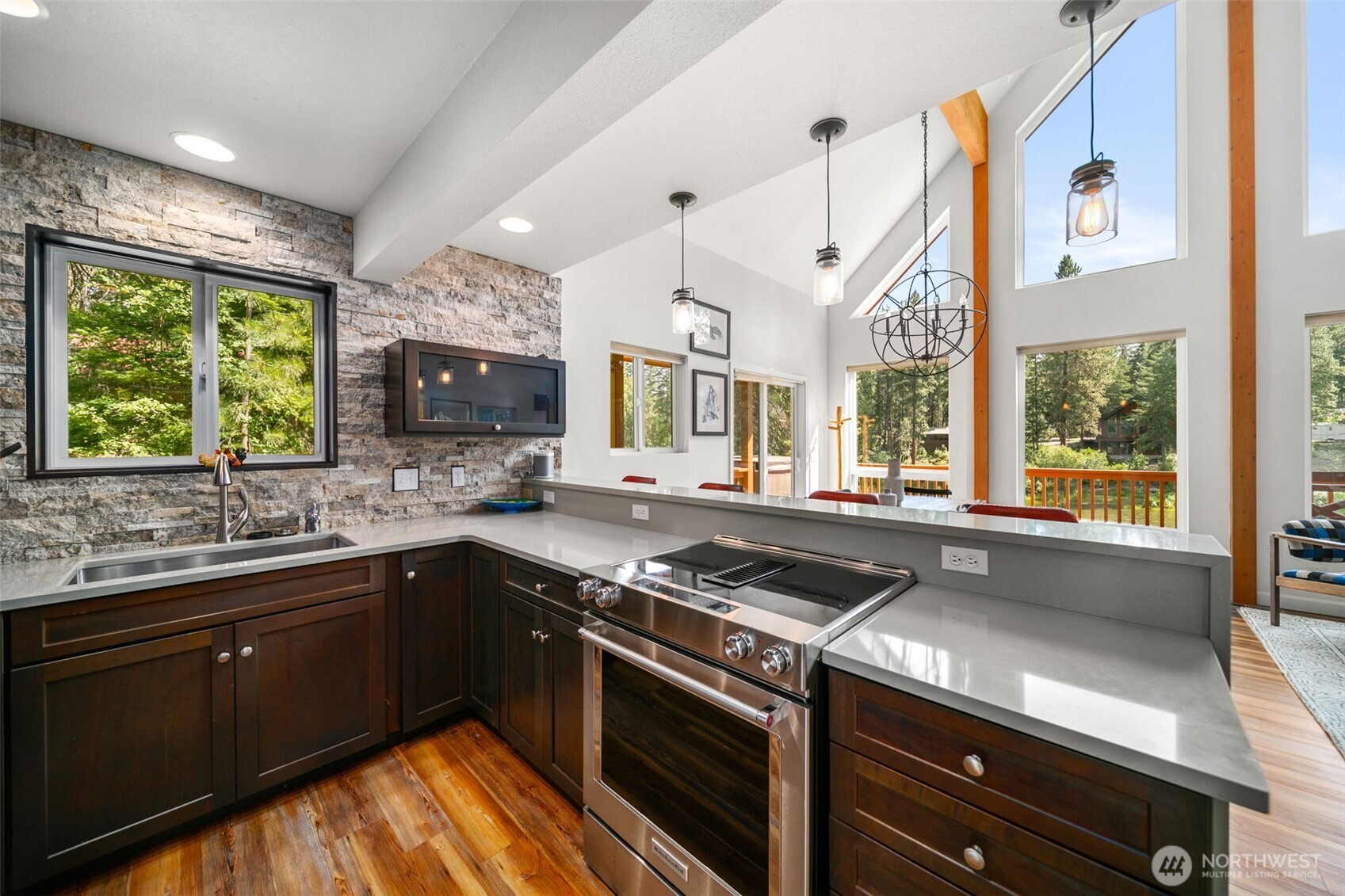 18725 River Road Property Photo 9