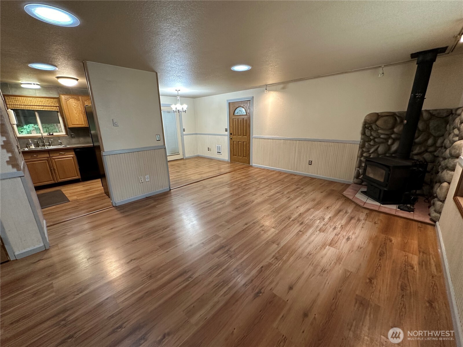 90 Ne Burt Court Property Photo 6