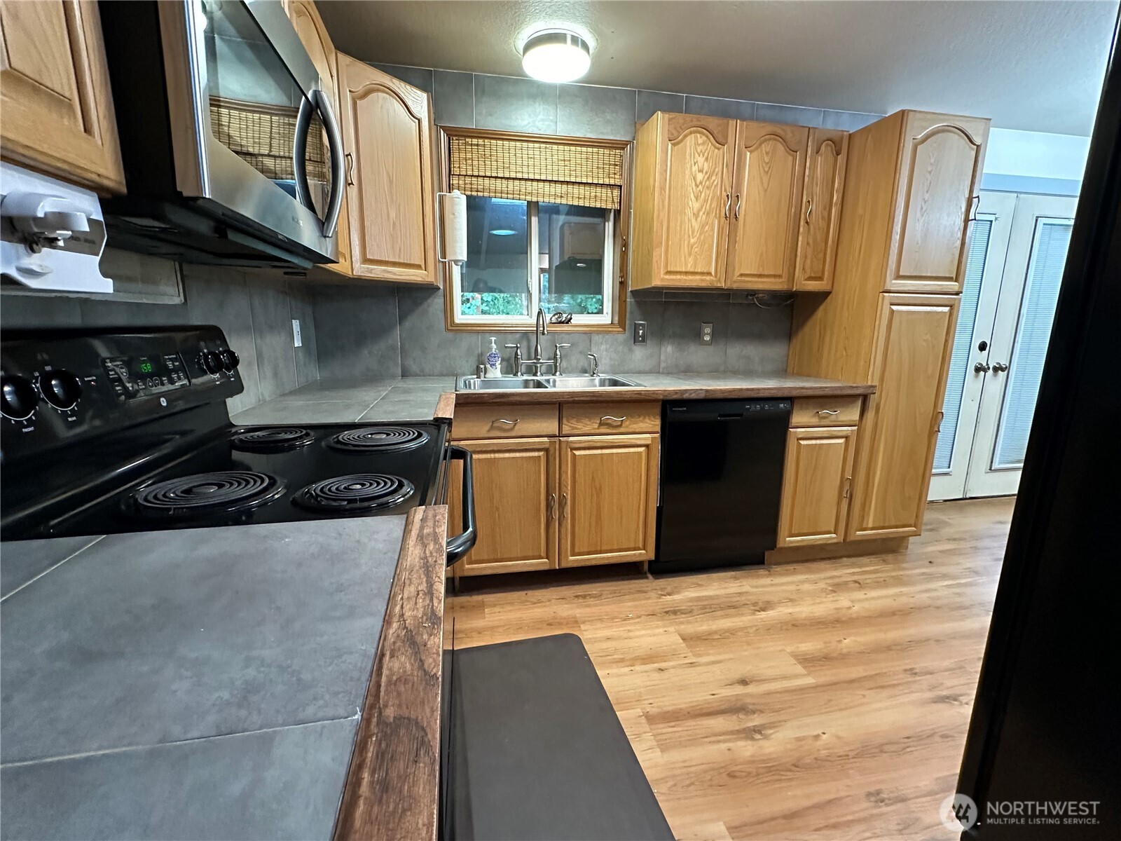 90 Ne Burt Court Property Photo 11