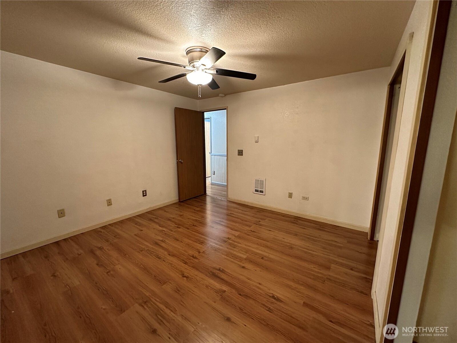 90 Ne Burt Court Property Photo 16