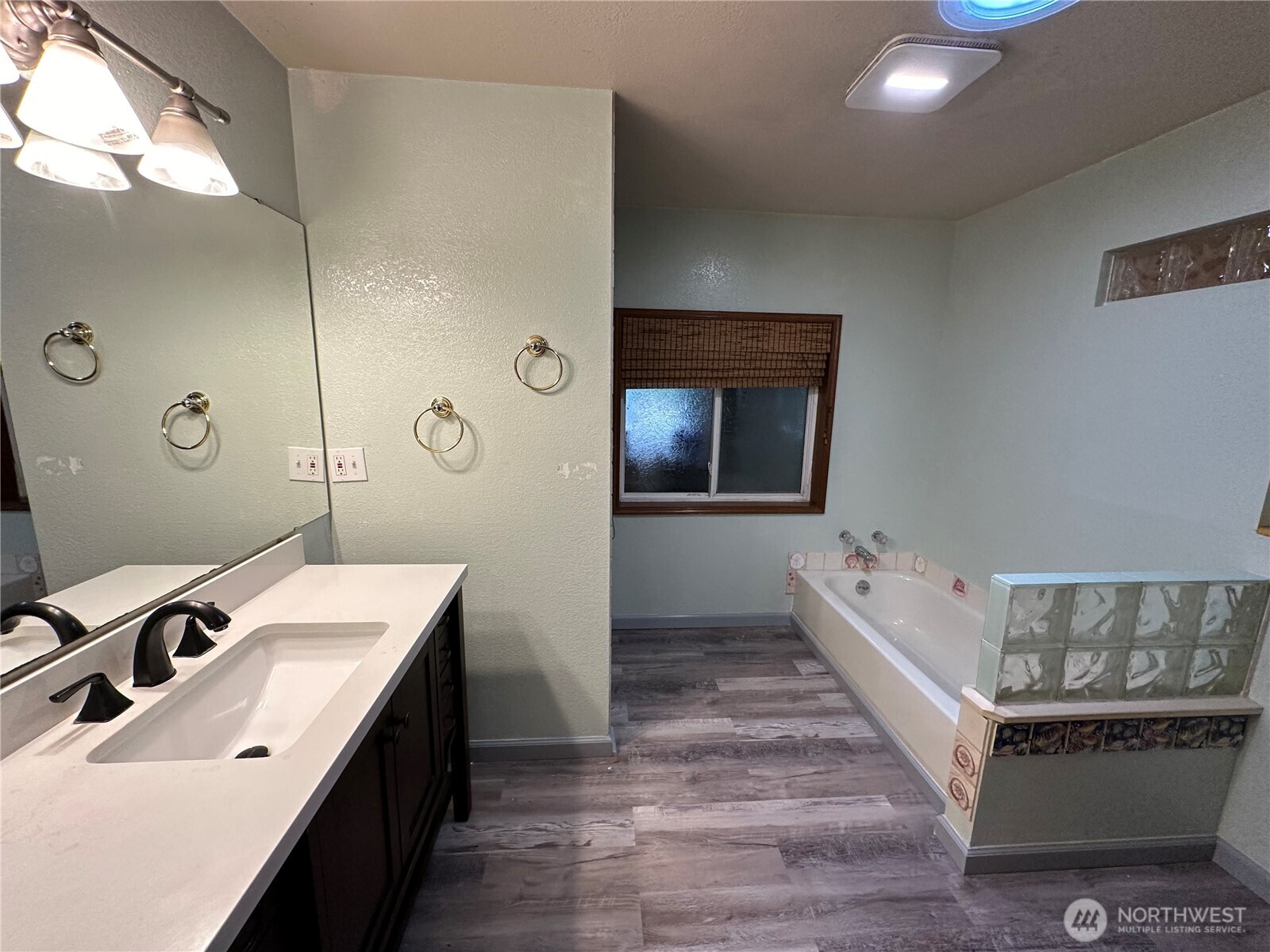 90 Ne Burt Court Property Photo 18