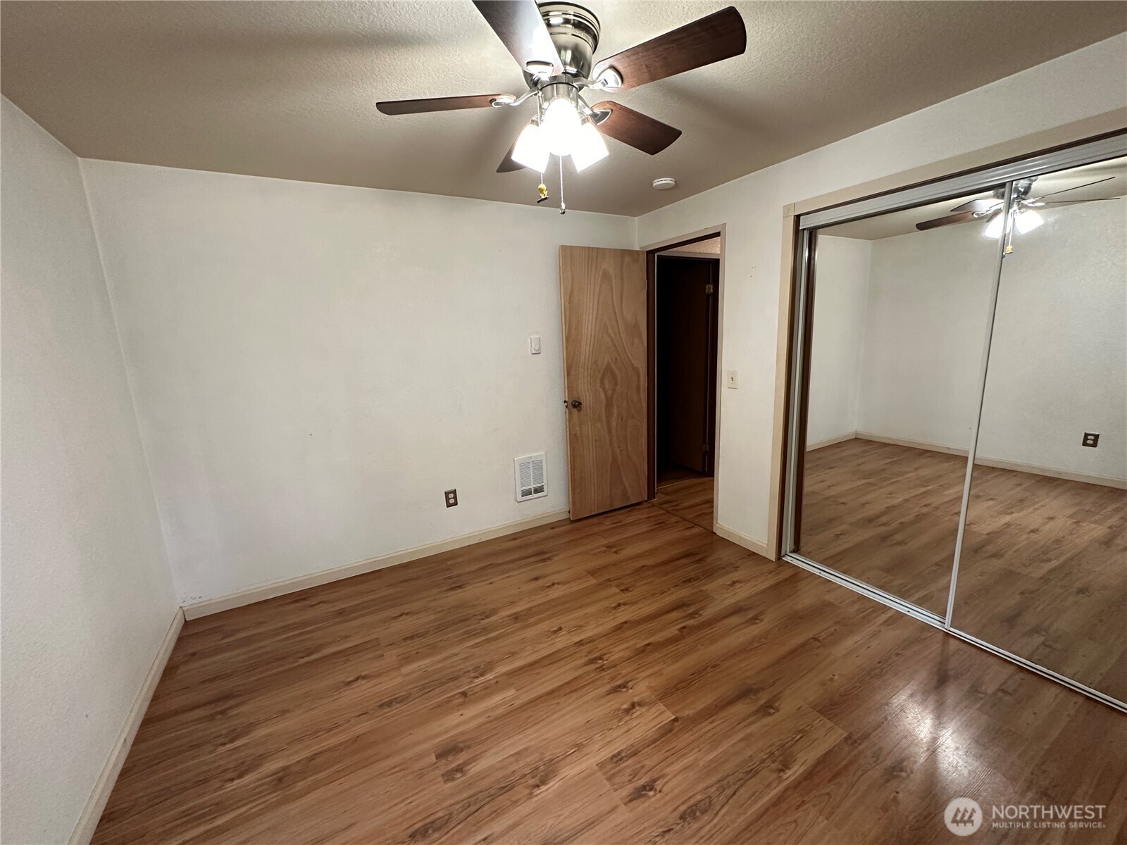 90 Ne Burt Court Property Photo 20