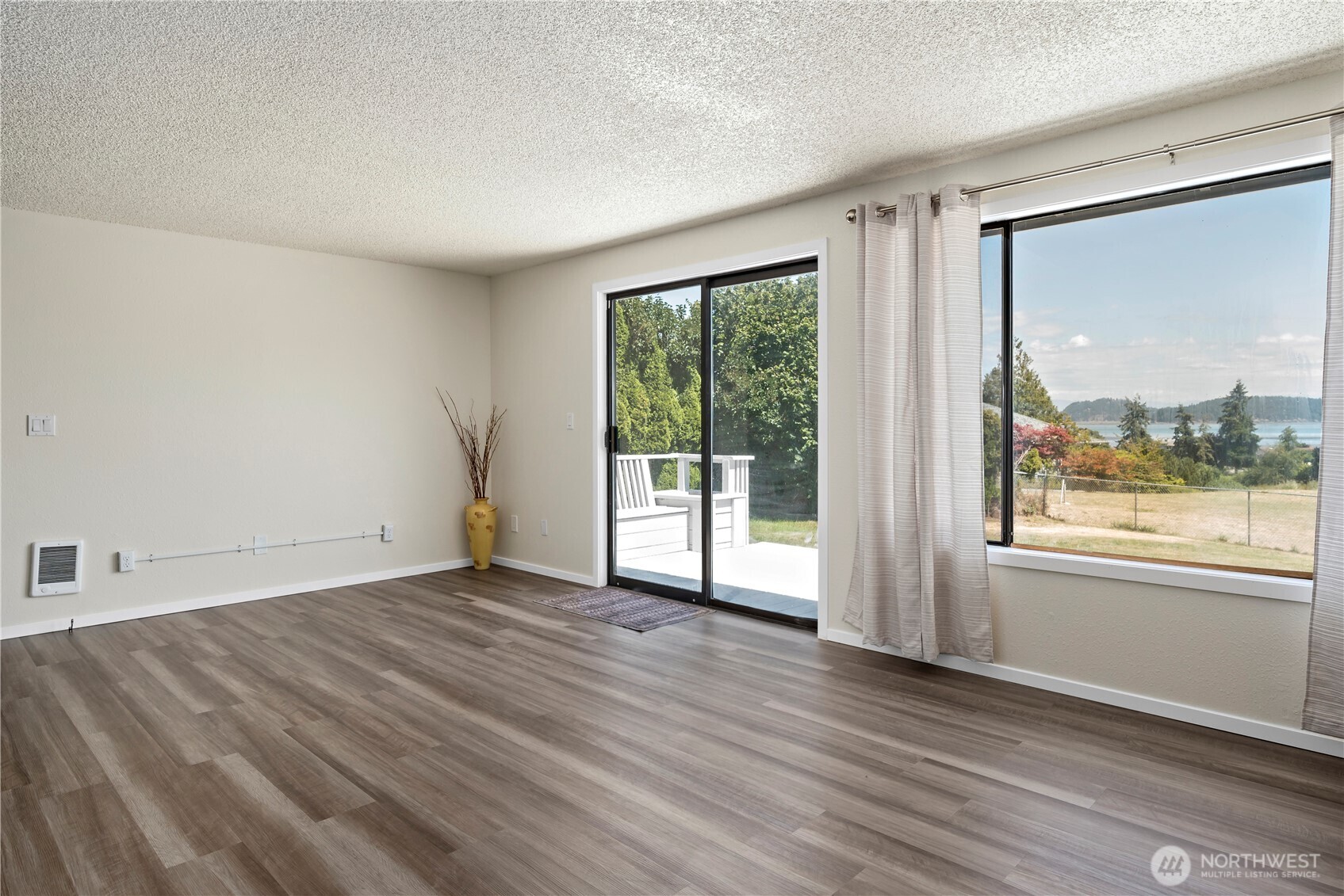 699 Maplewood Loop Property Photo 9